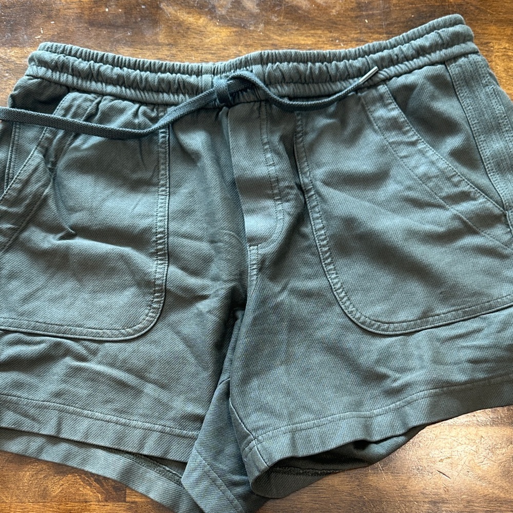 Athleta Forest Green Drawstring Pocket Athletic Shorts